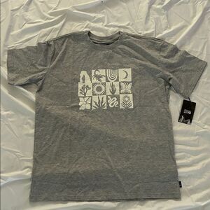 Mountain Hardwear- W Desert Check™ Boxy Short Sleeve, Heather Grey, Medium, NWT